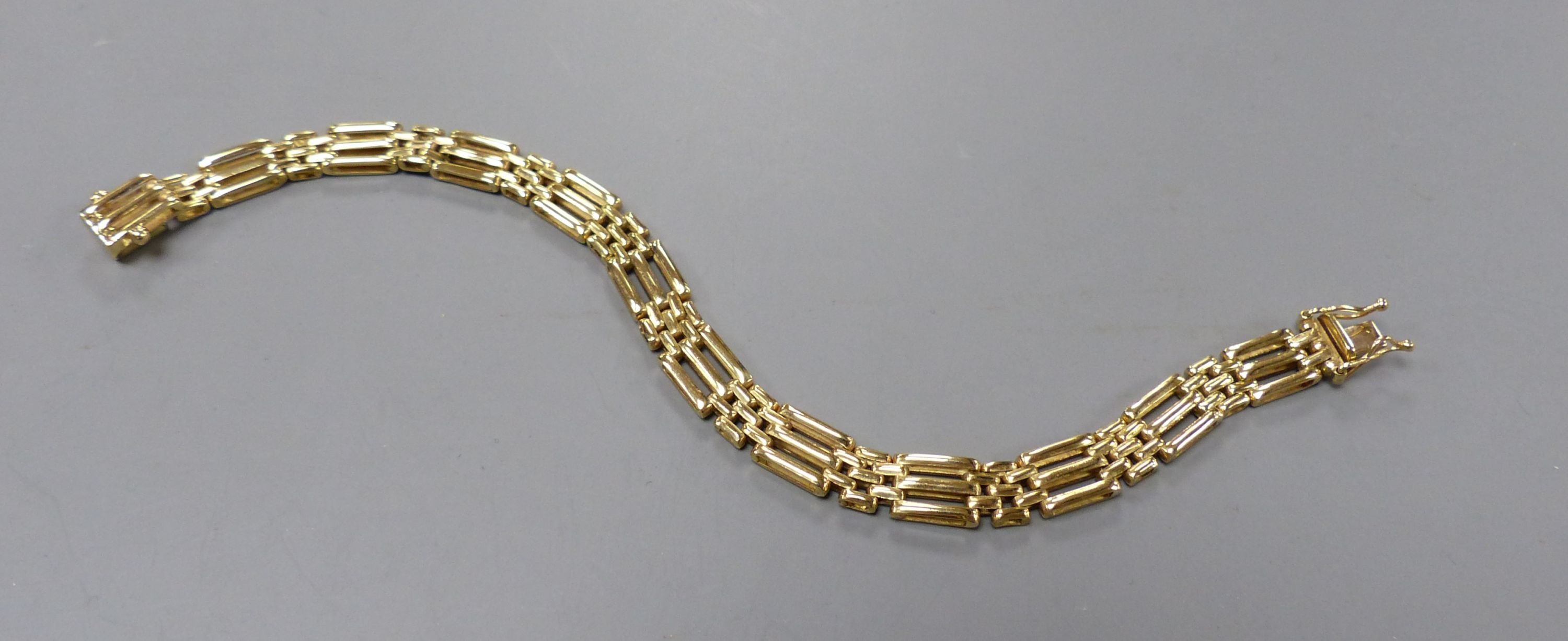 A 9ct yellow gold curb-link bracelet, 18.2cm, 10.9g